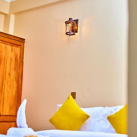 Aves Executive Hotel Аруша Екстер'єр фото